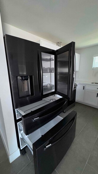 Building Photo - 3837 W Lincoln St