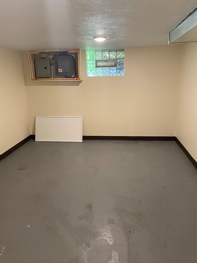 Building Photo - 422 Churchill Rd