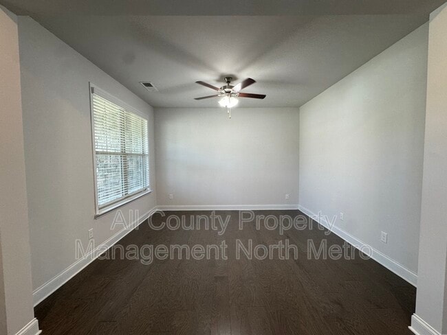 Building Photo - 7870 Tiberon Pkwy