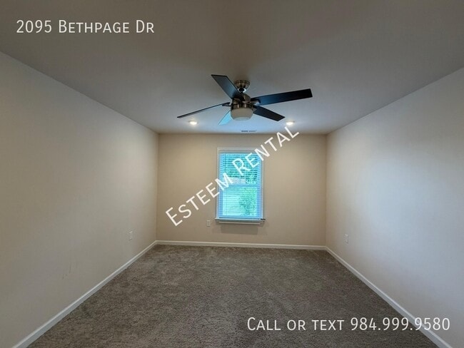 Building Photo - 2095 Bethpage Dr