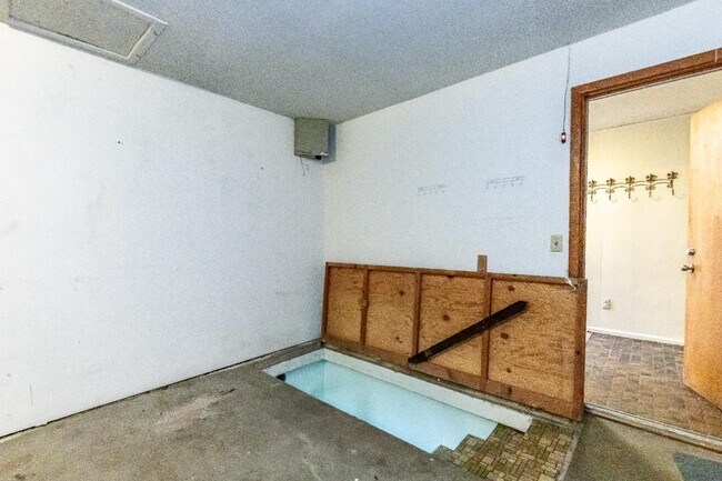 Building Photo - 2513 26th St