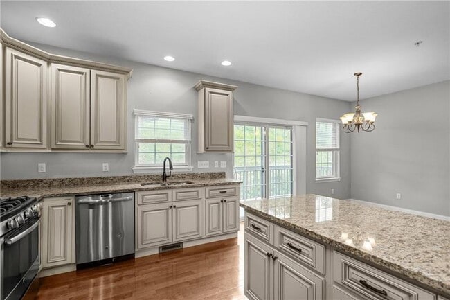 Building Photo - 567 Chesnic Dr