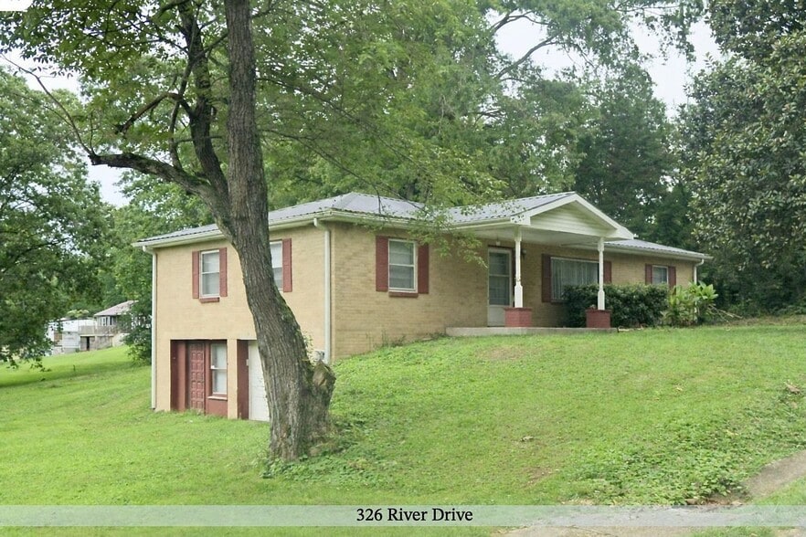 Building Photo - 326 River Dr