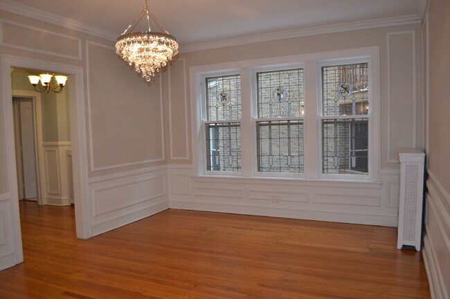 Building Photo - 1055 W North Shore Ave