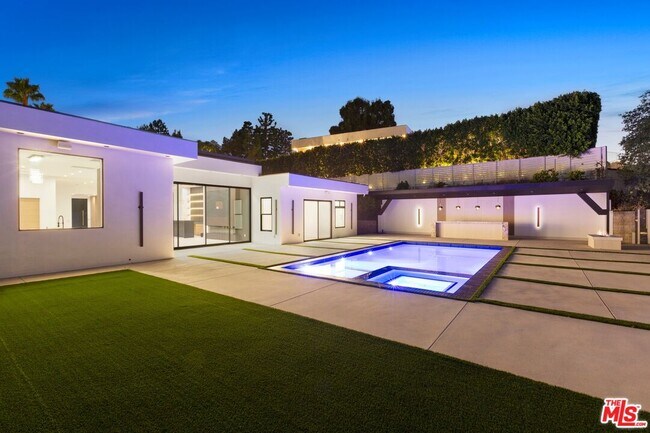 Building Photo - 16851 Encino Hills Dr