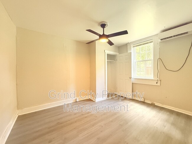 Building Photo - 997 S Willett St