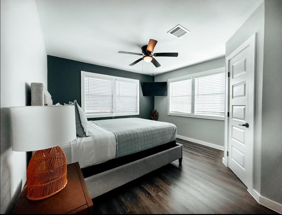 Building Photo - 1049 Meckel Dr