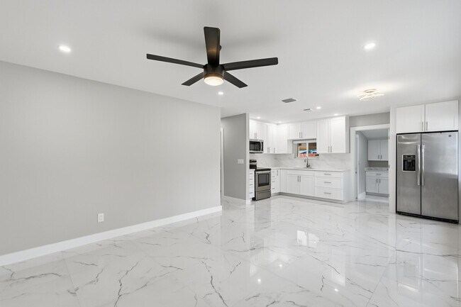 Building Photo - 4380 NW 59th Ct