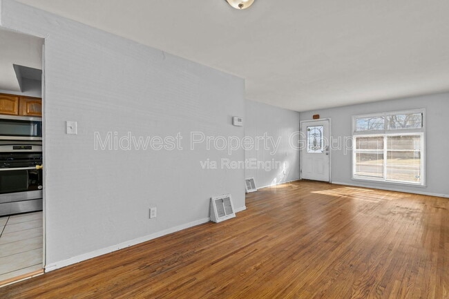 Building Photo - 405 Cameron Rd