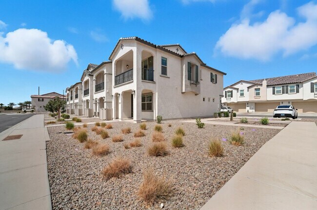 Building Photo - Like Brand New Luxurious Modern 3 Bedroom 2 Bath Townhome in Warner Meadow – Rare Rental Opportun...