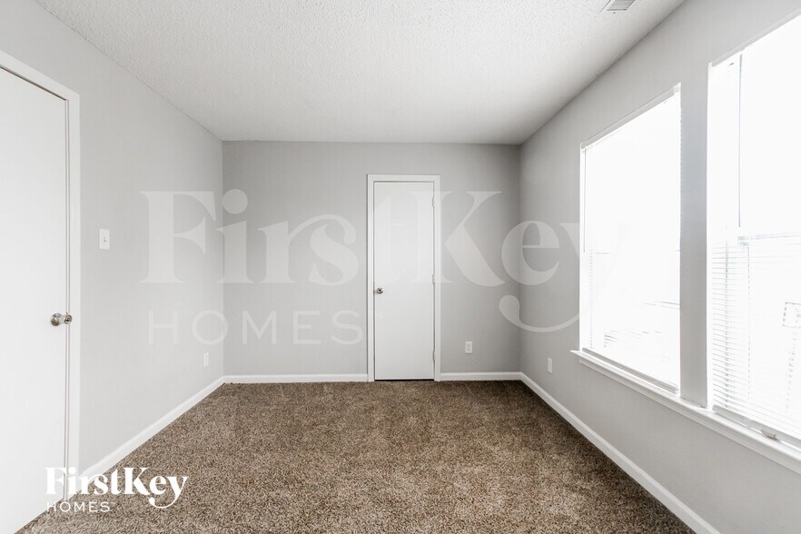 Building Photo - 5980 Redcliff S Ln