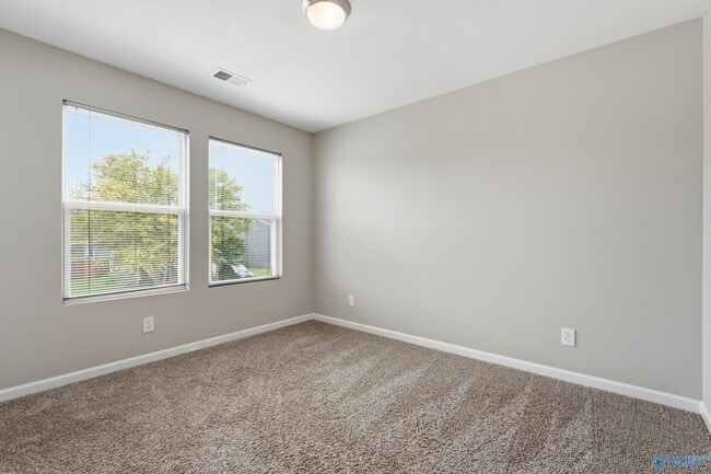 Building Photo - 3262 Lakeland Dr SW