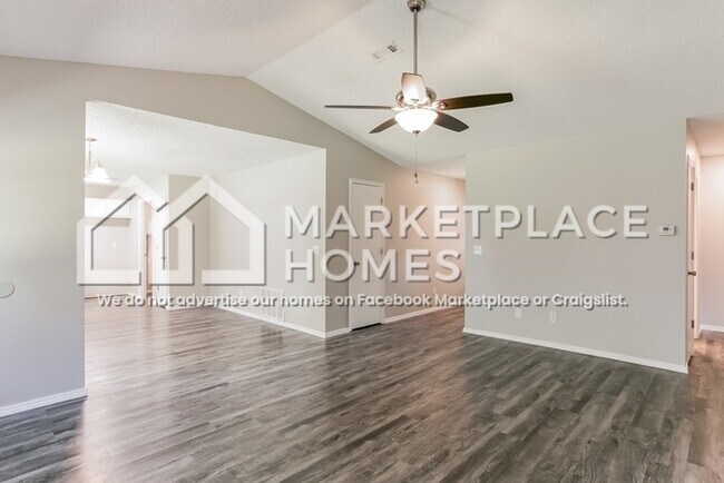 Building Photo - 490 Aster Ave