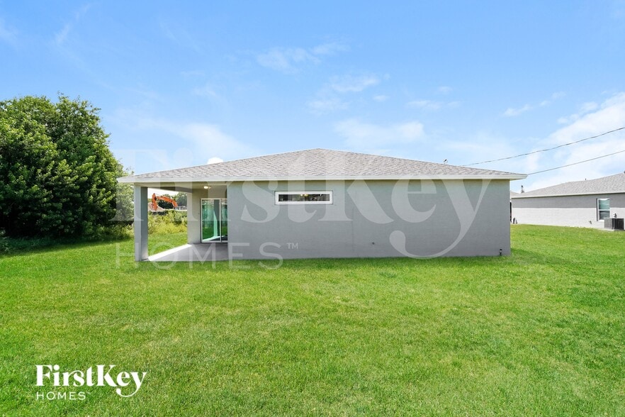 Building Photo - 4285 SW Walker St