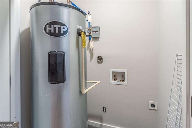 Building Photo - 472 Martin St SE