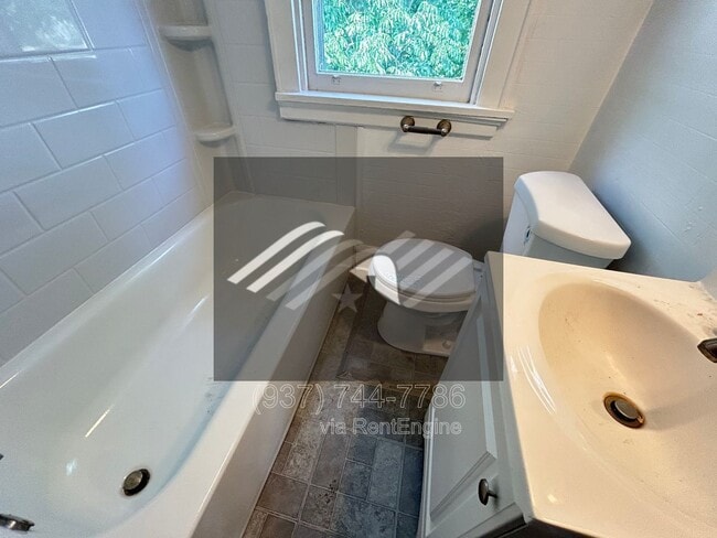 Building Photo - 5563 Bosworth Pl