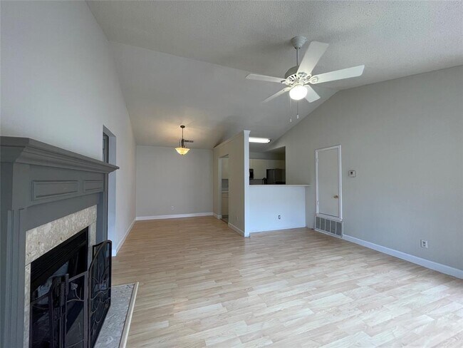 Building Photo - 2031 Redwing Way