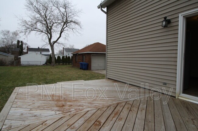Building Photo - 826 Tayco St