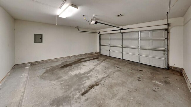 Building Photo - 2212 SW 141st Pl