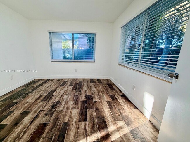 Building Photo - 927 SW 12th Ave