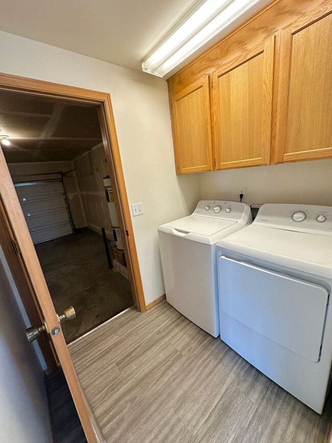 Building Photo - 4 Bedroom 3 Bathroom Home with Attached Garage, AC, and 2 Separate Living Areas!