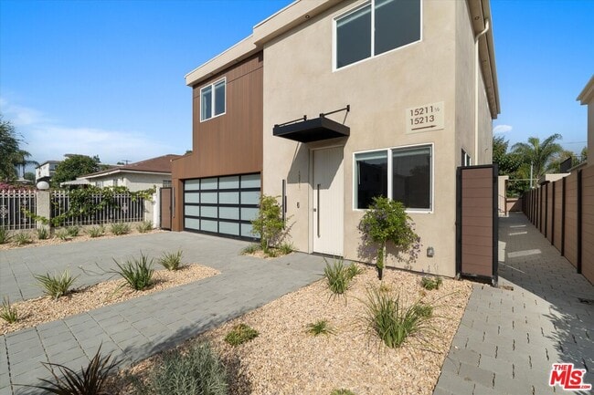 Building Photo - 15211 Morrison St