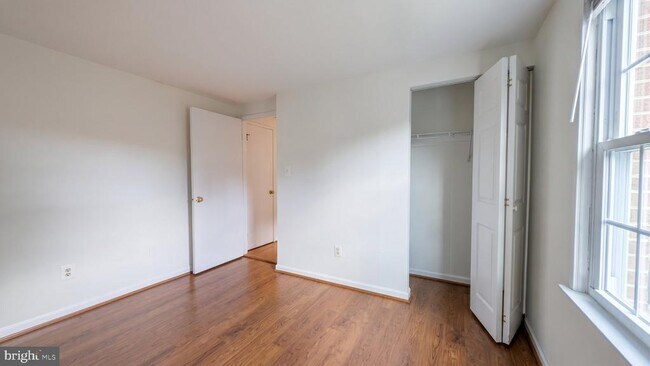 Building Photo - 12140 Bentridge Pl
