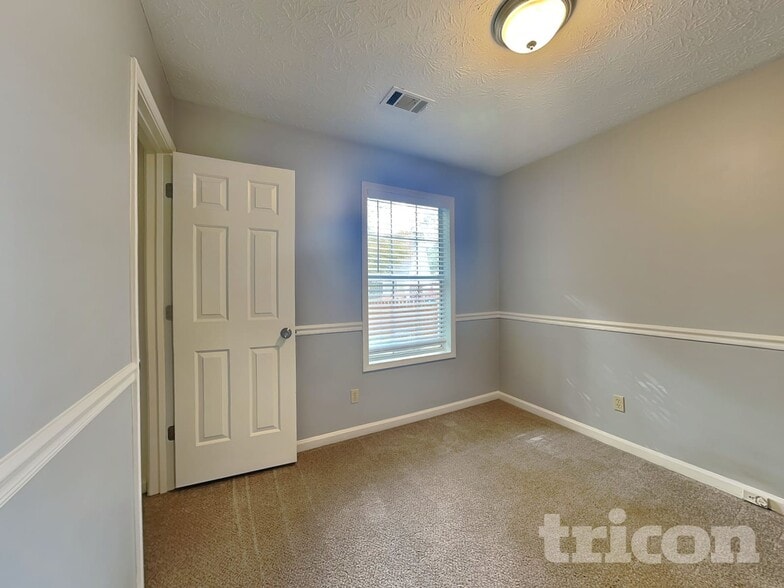 Building Photo - 1831 Commonwealth Dr