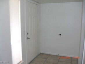 Building Photo - 698 Oakmont Ave