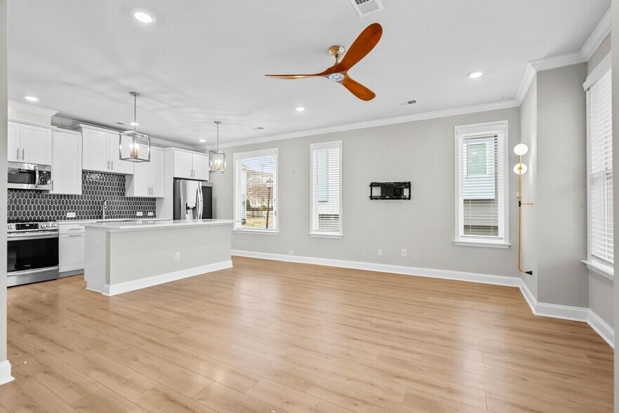 Building Photo - 1515 Hidden Falls Rd