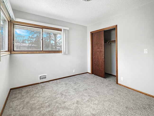 Building Photo - 276 Dawn Ave