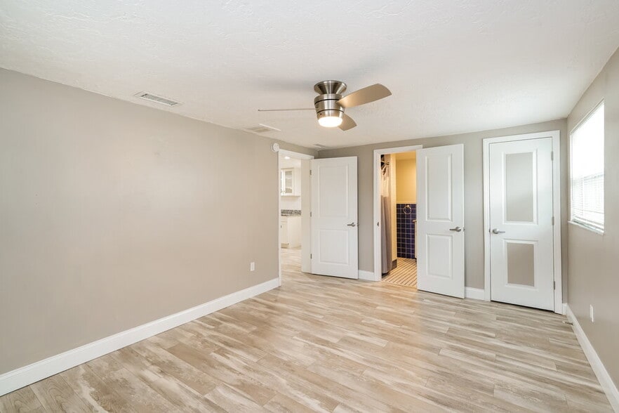 Building Photo - 4045 Grayton Dr