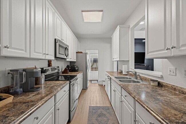 Building Photo - 97 Mantero Way