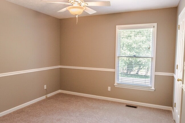 Building Photo - Ranch Home on Creek Lot!