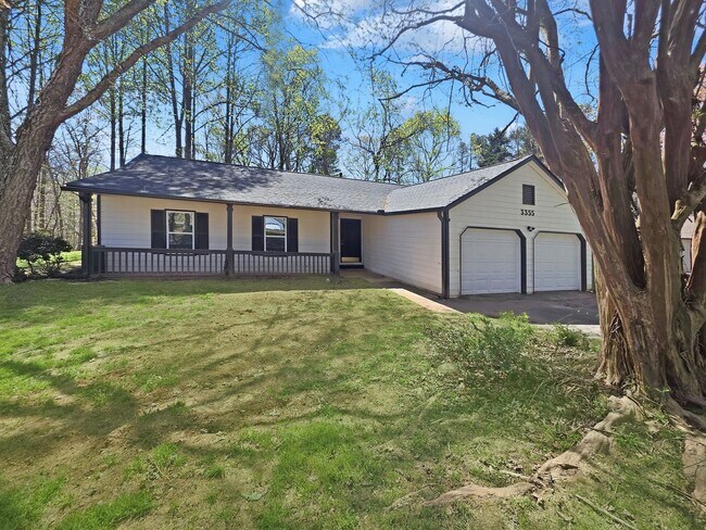 Building Photo - Charming Updated Ranch on Cul-de-Sac with Designer Finishes in Prime Kennesaw Location