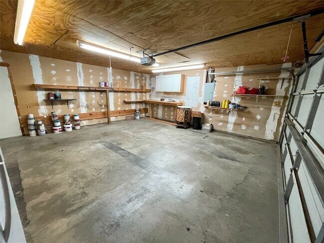 Building Photo - 1714 Crescent Dr