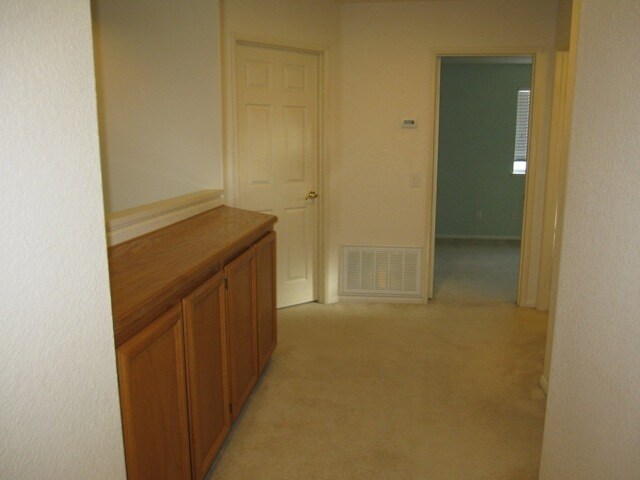 Building Photo - 4972 Overlook Dr