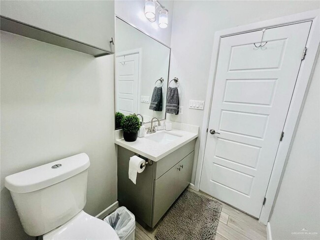 Building Photo - 16 Magnolia Ave