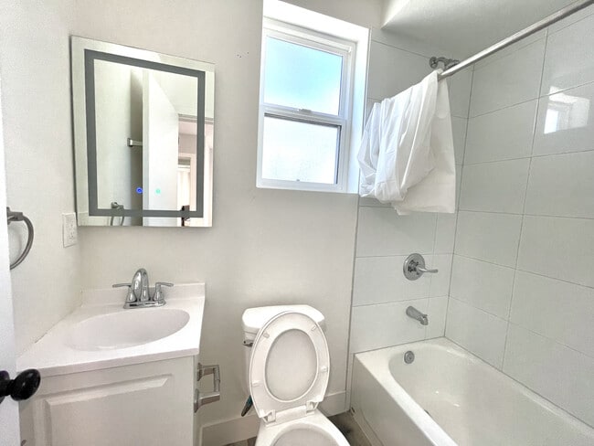Building Photo - 1186 W 37th Pl