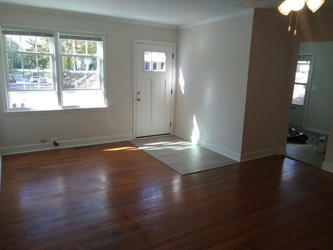 Unit 337 family room - 339 Stokes Ave SE