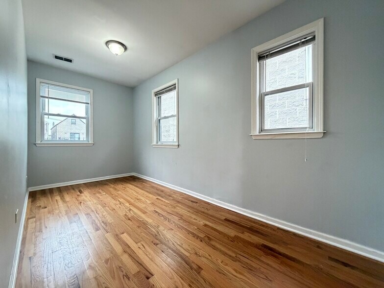 Building Photo - 1246 W Ohio St