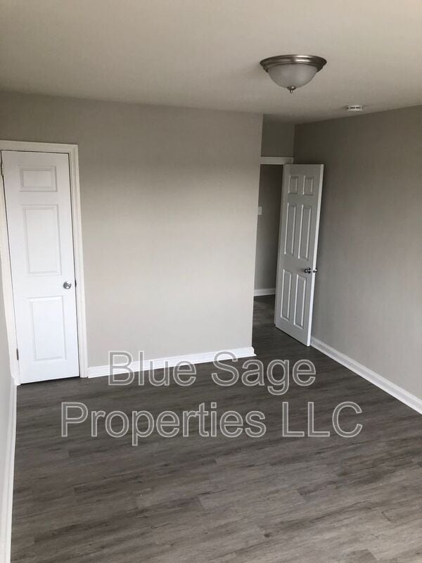 Building Photo - 813 Windermere Ave