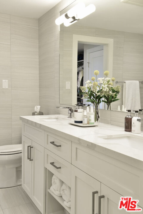 Building Photo - 23908 De Ville Way