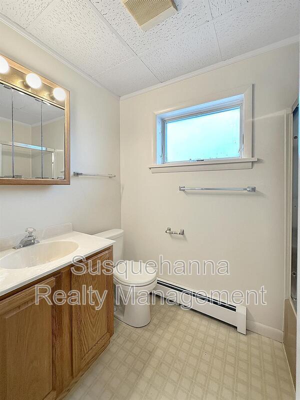 Building Photo - 14 Center Rd