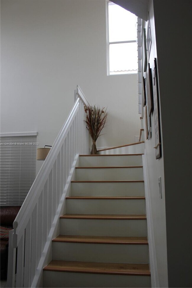 Building Photo - 803 SW 118th Ave