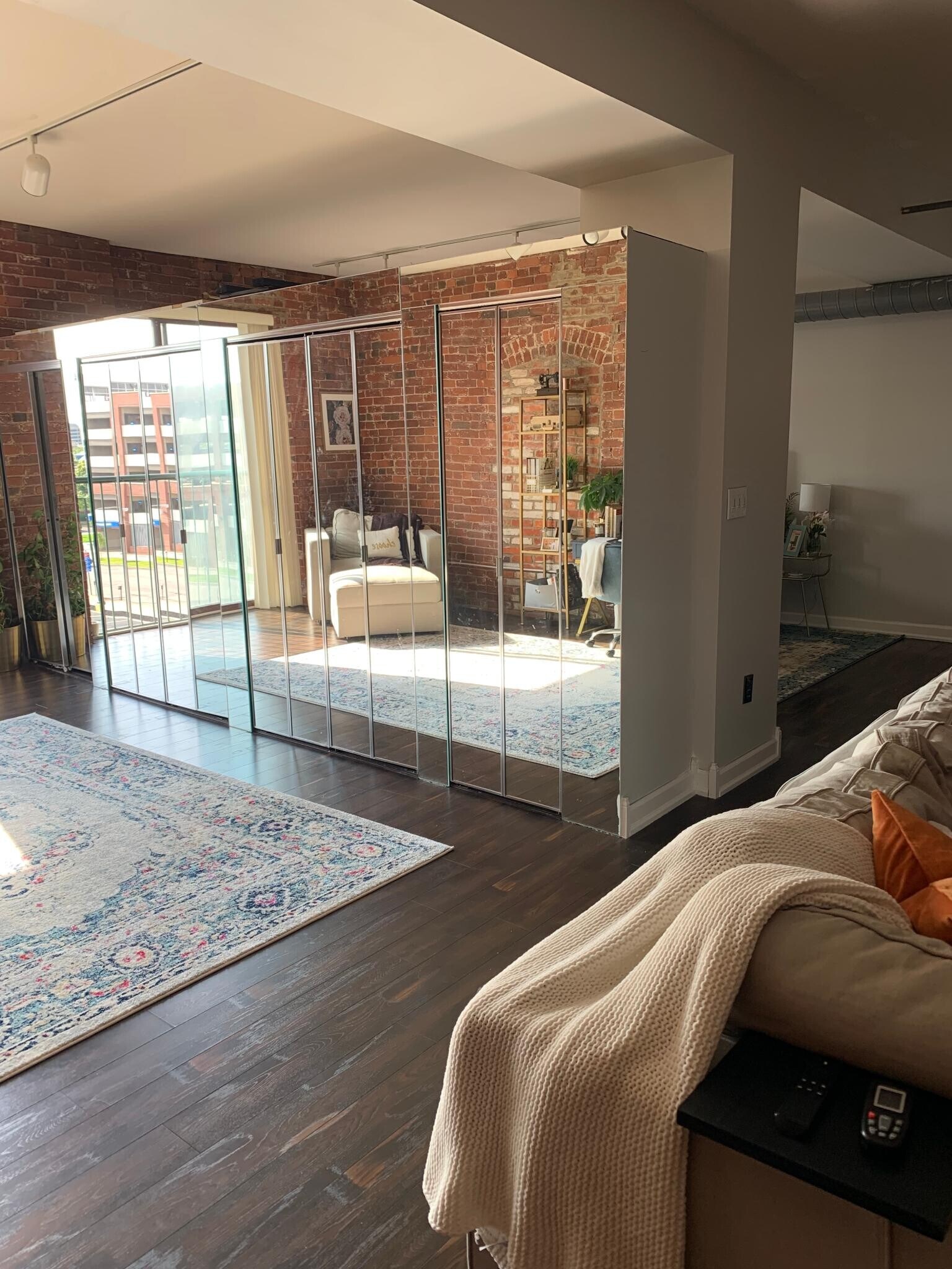 Building Photo - 432 E. Rich St