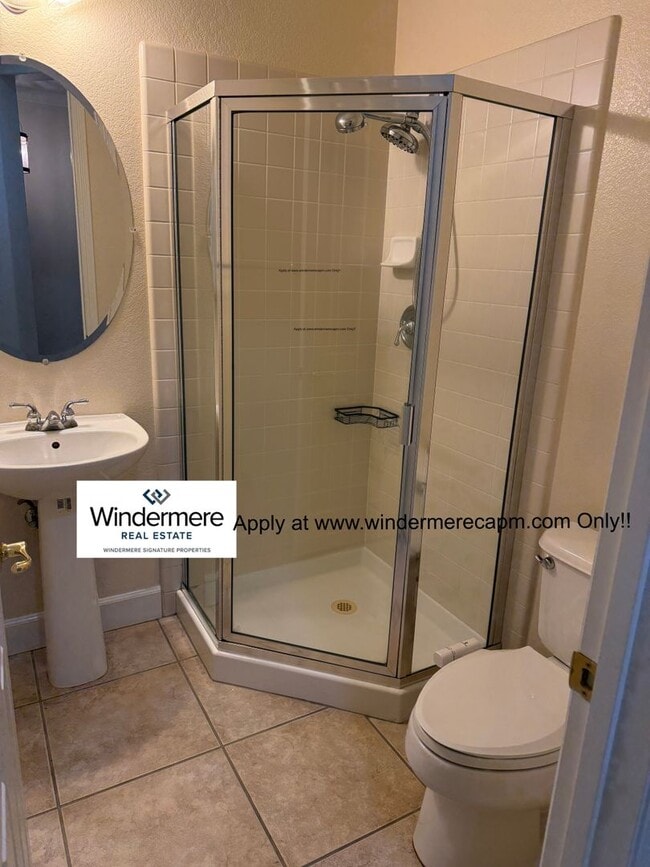 Building Photo - Welcome Home To This Well Maintained Immaculate Westlake Gated Community HOME!