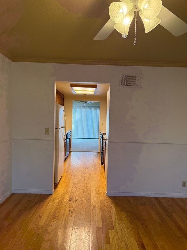 Building Photo - Jackson Townhome