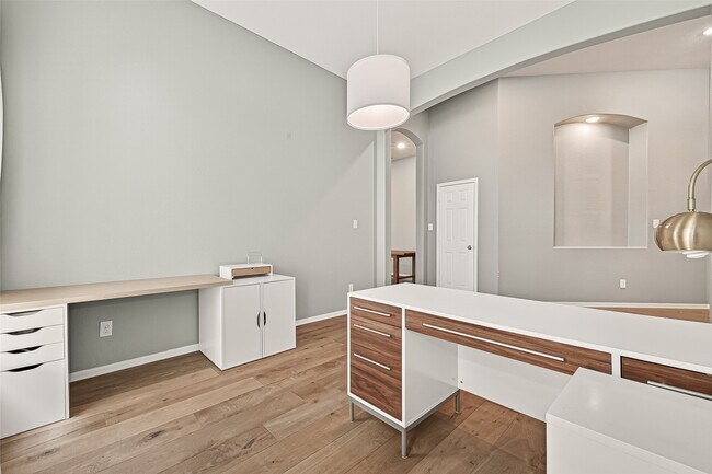 Building Photo - 18507 Sleeping Bear Wy