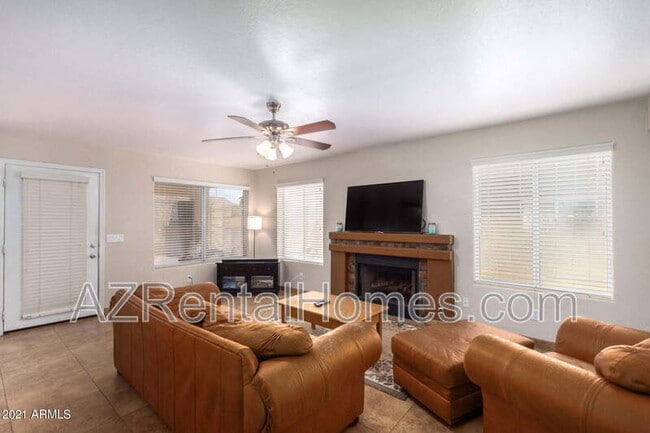 Building Photo - 3618 N Santiago Cir